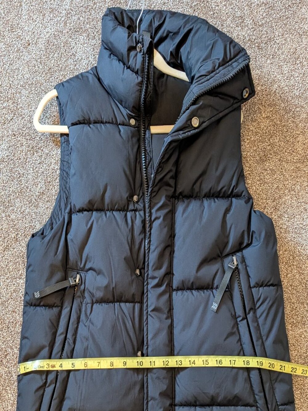 Women's Oversized All in motion Black Quilted Puffer Vest - Picture 8 of 10